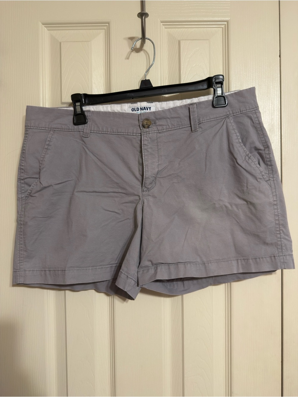 Old Navy Women's Gray Chino Bermuda Shorts - Picture 1 of 3